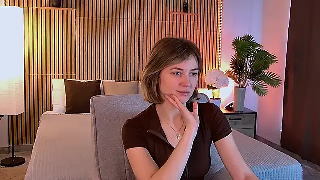 EmeraldGlow online show from April 2026 02:54:02 PM