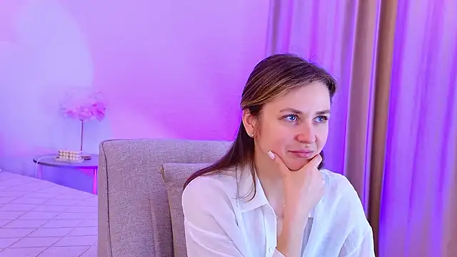 EmeraldGlow online show from March 2026 02:37:02 PM