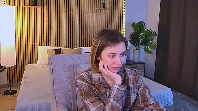 EmeraldGlow online show from April 2026 02:30:01 PM