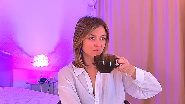 Snapshot of EmeraldGlow chatting on February 2026 02:37:02 PM EmeraldGlow online show from February 2026 02:37:02 PM