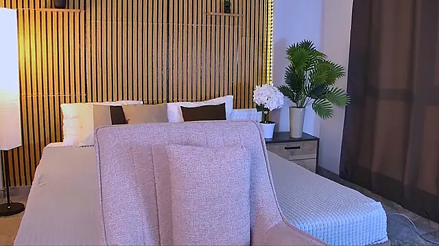 EmeraldGlow online show from April 2026 02:40:02 PM