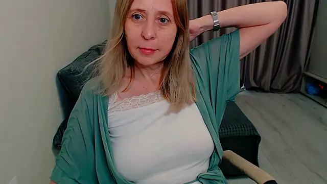 Snapshot of MiLenaMilf chatting on June 2026 07:30:02 AM MiLenaMilf online show from June 2026 07:30:02 AM