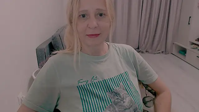 Snapshot of MiLenaMilf chatting on October 2025 03:49:02 AM MiLenaMilf online show from October 2025 03:49:02 AM