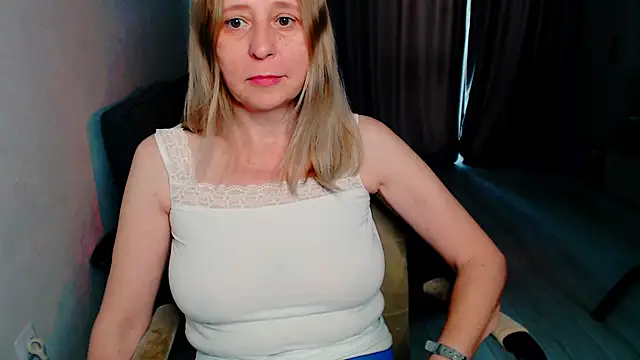 Snapshot of MiLenaMilf chatting on June 2026 09:15:01 AM MiLenaMilf online show from June 2026 09:15:01 AM