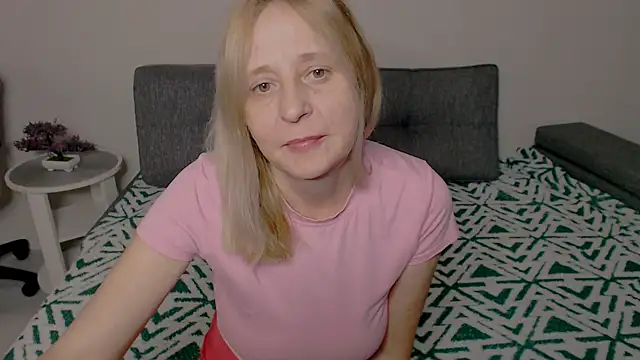 Snapshot of MiLenaMilf chatting on November 2025 03:00:02 PM MiLenaMilf online show from November 2025 03:00:02 PM