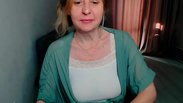 Snapshot of MiLenaMilf chatting on May 2026 04:32:01 AM MiLenaMilf online show from May 2026 04:32:01 AM