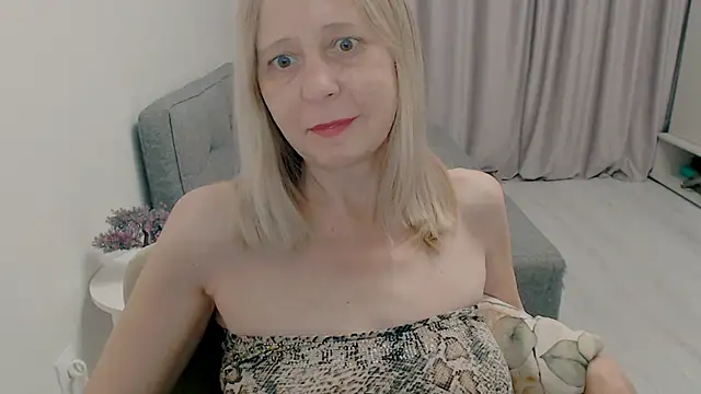 Snapshot of MiLenaMilf chatting on November 2025 03:32:02 AM MiLenaMilf online show from November 2025 03:32:02 AM