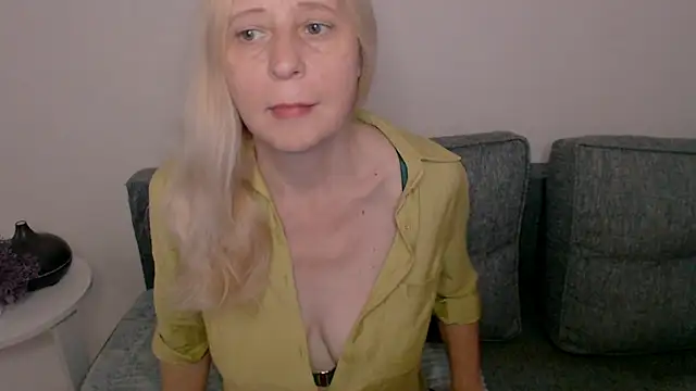 Snapshot of MiLenaMilf chatting on September 2025 07:18:02 AM MiLenaMilf online show from September 2025 07:18:02 AM