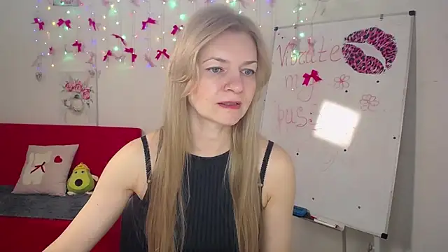 Snapshot of MelissaTyler chatting on May 2026 05:23:02 AM MelissaTyler online show from May 2026 05:23:02 AM
