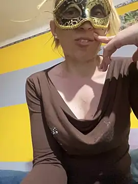 SexyMamiVee online show from April 2026 05:08:02 PM