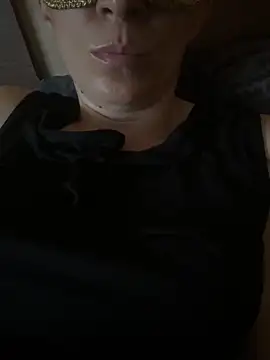 SexyMamiVee online show from April 2026 04:21:02 PM