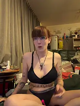 MisterandNiffyNoon online show from February 2026 07:25:01 PM