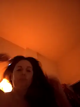 Snapshot of EdgedSleeve chatting on February 2026 07:55:02 PM EdgedSleeve online show from February 2026 07:55:02 PM