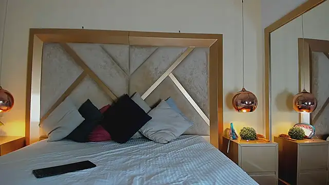 ElenaWatsonn online show from April 2026 08:10:02 PM