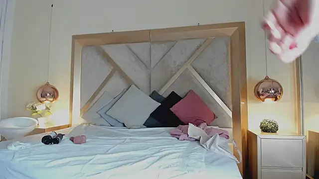 ElenaWatsonn online show from April 2026 08:04:01 PM