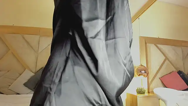 ElenaWatsonn online show from April 2026 08:17:01 PM