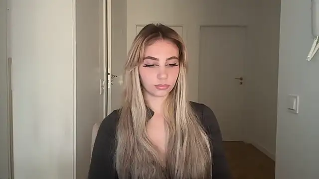 Snapshot of TeenLily chatting on July 2026 04:40:01 PM TeenLily online show from July 2026 04:40:01 PM