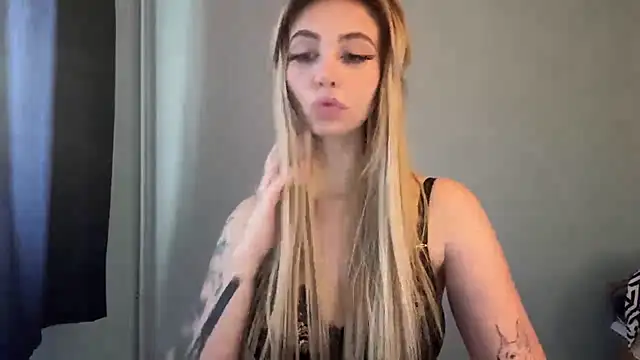 Snapshot of TeenLily chatting on July 2026 05:31:01 PM TeenLily online show from July 2026 05:31:01 PM