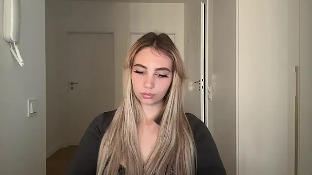 Snapshot of TeenLily chatting on June 2026 04:40:02 PM TeenLily online show from June 2026 04:40:02 PM