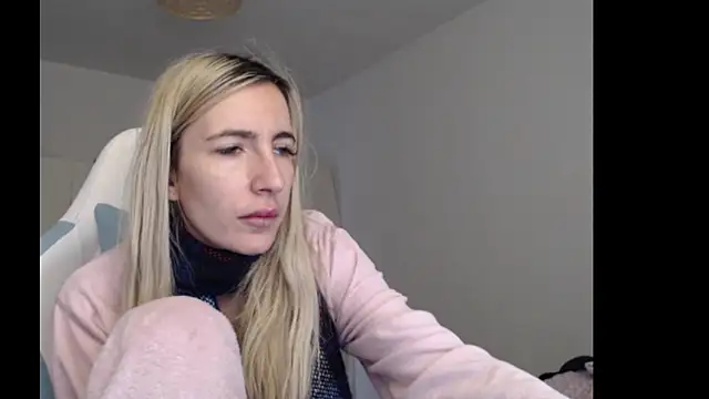 BarbieBlondieGirl online show from February 2026 04:09:02 PM