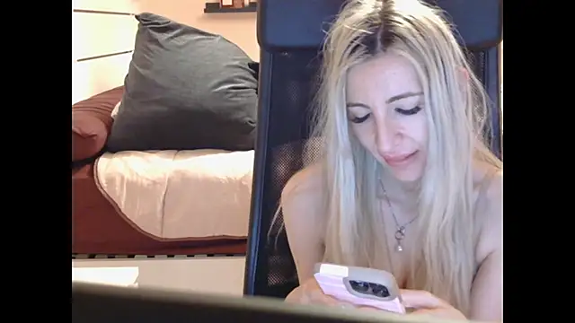 BarbieBlondieGirl online show from January 2026 05:44:02 AM