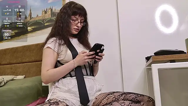 Mirellune online show from May 2026 06:20:01 PM