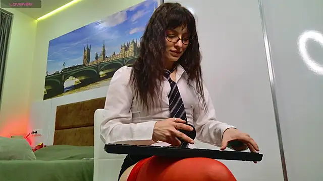 Mirellune online show from May 2026 07:03:01 PM