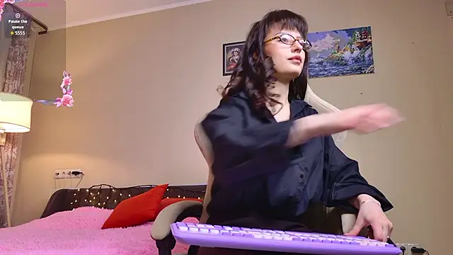 Mirellune online show from February 2026 07:11:01 PM