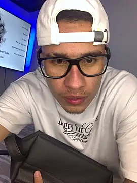 Latin Paisa Boy online show from January 2026 02:40:02 AM