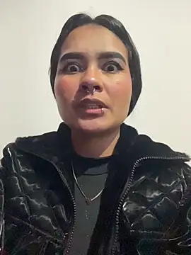 Chloe cortes online show from May 2026 02:33:02 AM