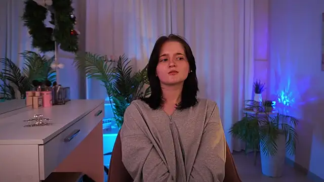 EffieLilium online show from December 2025 08:47:01 AM