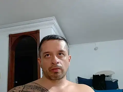 gonzzohunterr online show from May 2026 01:36:01 AM