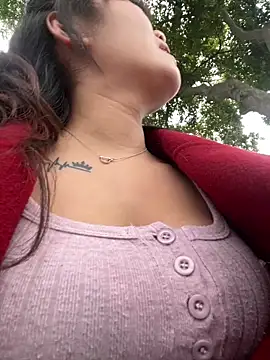 Molly-xiao online show from April 2026 10:10:02 AM