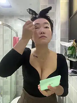 Molly-xiao online show from April 2026 01:41:01 AM