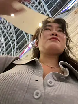Molly-xiao online show from May 2026 01:32:01 PM