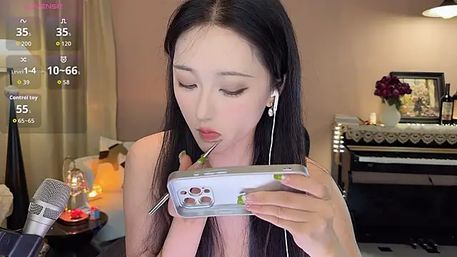 Molly00- online show from April 2026 09:32:02 PM