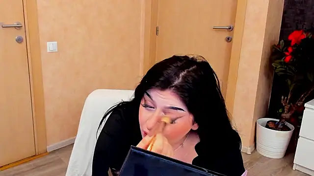 NayaNoirX online show from February 2026 07:24:01 PM