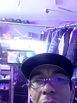 RealEl23 online show from December 2025 01:05:02 AM