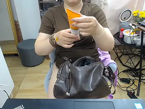 Coffee Milktea online show from May 2026 01:09:01 AM