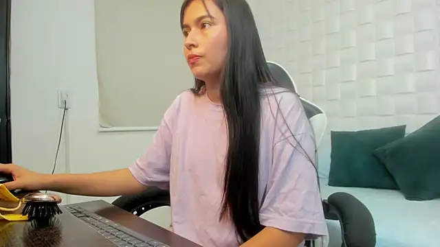 lila lain online show from January 2026 02:49:02 AM