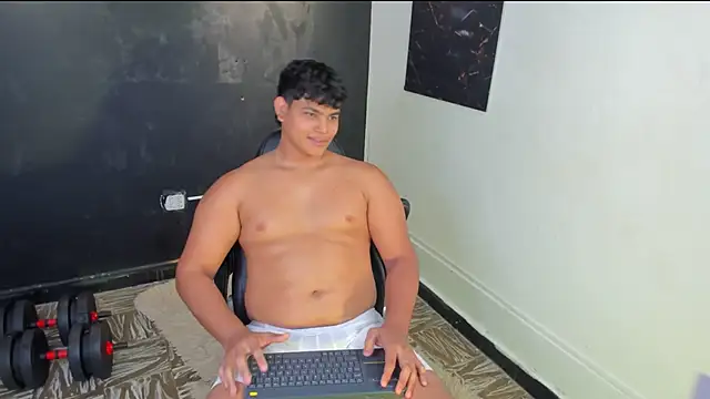 Snapshot of Nicole_and_thiago1 chatting on February 2026 10:12:02 PM Nicole and thiago1 online show from February 2026 10:12:02 PM