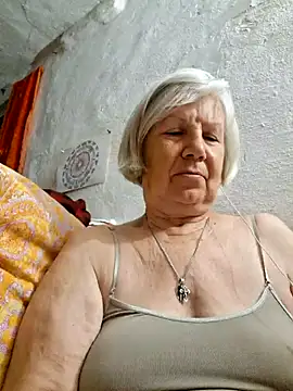 KlaudiaDarling online show from June 2026 07:04:02 PM