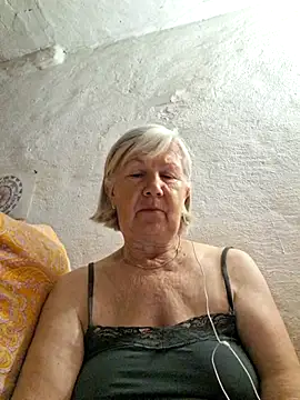 KlaudiaDarling online show from June 2026 06:35:01 PM