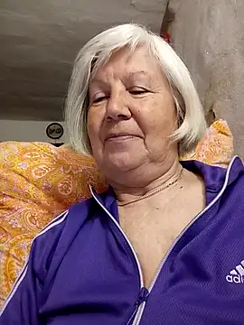 KlaudiaDarling online show from April 2026 06:38:01 PM