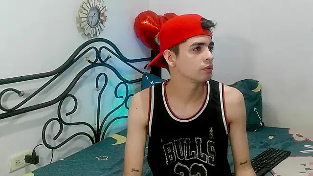 Snapshot of nico22love chatting on February 2026 12:32:02 AM nico22love online show from February 2026 12:32:02 AM