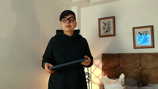 kat paradise online show from April 2026 12:10:01 PM