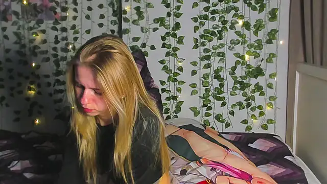 Cute Madam online show from January 2026 11:20:01 PM