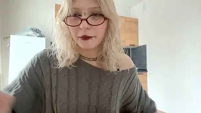 Snapshot of FlungSunspot chatting on December 2025 10:58:01 AM FlungSunspot online show from December 2025 10:58:01 AM