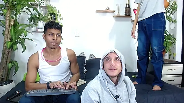 Interracial Snow Bunny online show from February 2026 11:16:01 PM