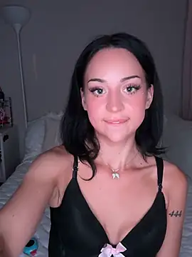 Tiffytooopretty online show from July 2026 06:56:01 AM